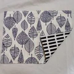 北欧調　リーフ柄のランチョンマット