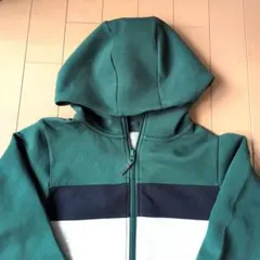 ジップパーカー