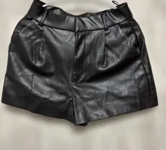 ZARA ブラックショートパンツ XS