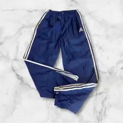【セール中】adidas ネイビー ストライプトラックパンツ【万国旗タグ】