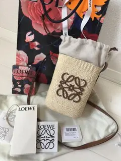 新品未使用 LOEWE パウラズイビザ スクエアポシェット ロエベ「パウラズイビザ」新作｜ロゴ入りバスケットやラフィアの