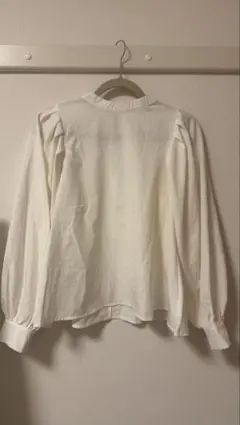 ホワイトリボン付き長袖シャツ