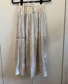 GU アイボリー フレアスカート