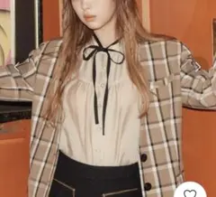 REDYAZEL シアーギャザー 配色リボンブラウス ベージュ