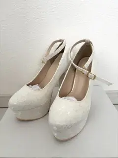 【美品】ホワイトレースハイヒール 22.5cmのサムネイル
