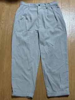 スラックス　ライトグレー プリーツ入り　Mサイズ