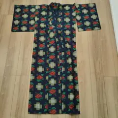 お着物（椿か薔薇柄）