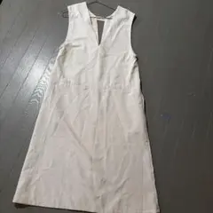 GRLホワイト Vネック ノースリーブ ワンピース