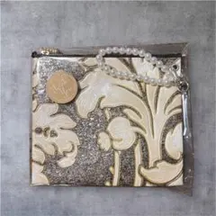 花柄エンボス加工ポーチ