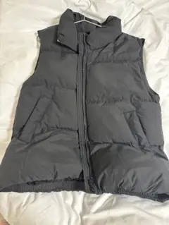 GU グレー ダウンベスト
