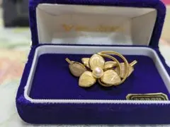 ★本真珠、花の形状のブローチ