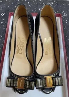 Ferragamo オープントゥパンプス