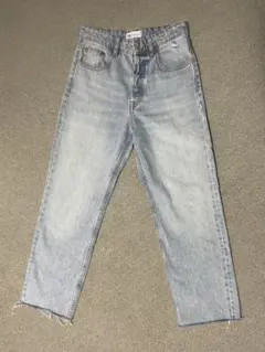 【ZARA ザラ】ライトブルー ストレートデニム　切りっぱなし