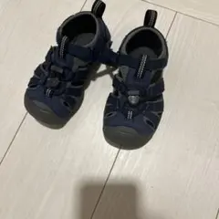 ネイビー アウトドアサンダルkeen