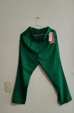 ウツクシルエットテーパードパンツ