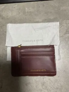 CHARLES & KEITH 二つ折り財布 ボルドー キルティング　美品のサムネイル