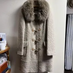 ファー付きベージュダッフルコート　上品な女性らしいデザインです