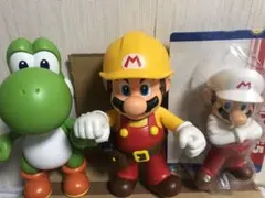 ビルダーマリオ　ヨッシー　ファイアーマリオ　フィギュア　３体セット＋ミニ付き