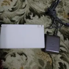 任天堂DSLite、充電器、スーパーマリオソフト付き