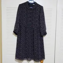 4/17まで　D12　ユニクロ　UNIQLO 花柄 長袖ワンピース　ネイビー系