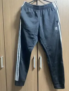 adidas originals ブラック スウェットパンツ 3本ライン