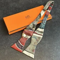 エルメス　HERMES　蝶ネクタイ　ボウタイ　セルフタイ　スカーフ柄　総柄