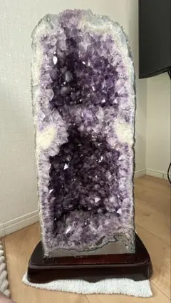 お値下げします【アメジスト】9.3キロ 原石 専用台付 - メルカリ