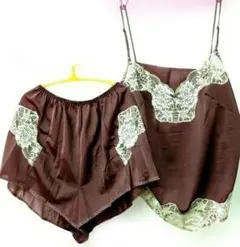 ワインカラー・レース装飾 キャミとショーツセットおしゃれ綺麗・未使用M〜L