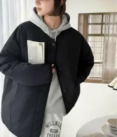 JaVa1枚で今っぽい抜け感アウター。ノーカラーサイドファスナー中綿ジャケット