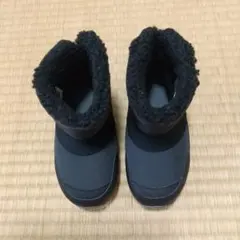 New Balance キッズ ブラックブーツ15cm