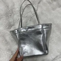 シルバー メタリックバッグ