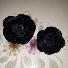 黒い花のサテンブローチ2個セット