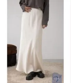 【新品未使用】AZULBYMOUSSY VENUSナローサテンスカート