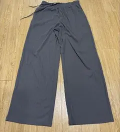 グレー ワイドパンツ