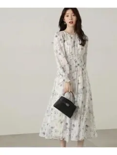 花柄シャーリングワンピース