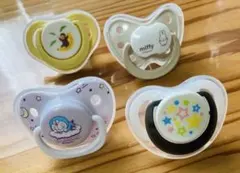 Combi おしゃぶり 4個セットのサムネイル