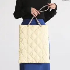 キルティング縦長トートバッグ アイボリー A4サイズ入ります