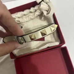 ヴァレンティノ　ロックスタッズ ブレスレット　バングルのサムネイル