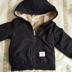 フード付き　ブラックアウター