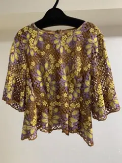 最終価格　リリーブラウン　花柄レーストップス