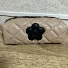 MARY QUANT スクエアキルトデイジーパッチ スクエアペンケース