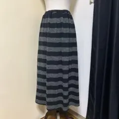 黒とグレーのストライプロングスカート
