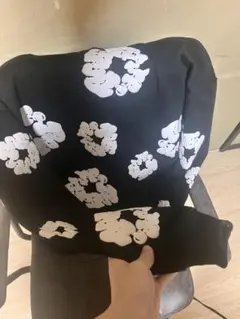 黒 花柄パーカー フード付き