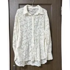 【試着のみ美品】シアーシャツ ホワイト 花柄のサムネイル