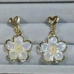 【匿名配送✨新品】プルメリア　ハート　ピアス　ハワイアンジュエリー　ゴールド