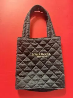 Item thumbnail for item 718524b0-038b-4b7e-9774-2ec5171ccb1d