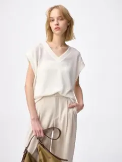 【新品】GU ループヤーンvネックT オフホワイト M