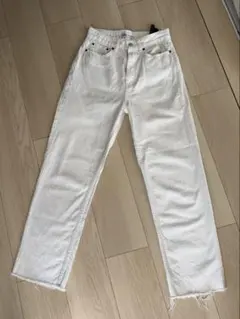 ZARA ホワイトデニムパンツ カットオフのサムネイル