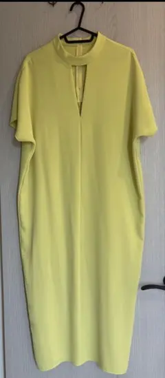 イエロー ノースリーブ トップス