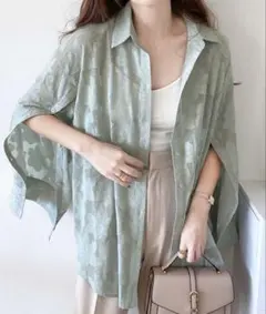 花柄ライトグリーンオーバーサイズシャツ